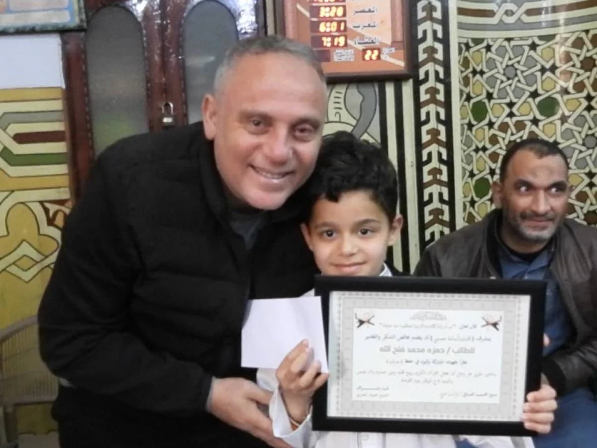 بالصور.. نجم الأهلي أسامة حسني يكرّم حفظة القرآن في قرية الغار مسقط رأسه بالشرقية