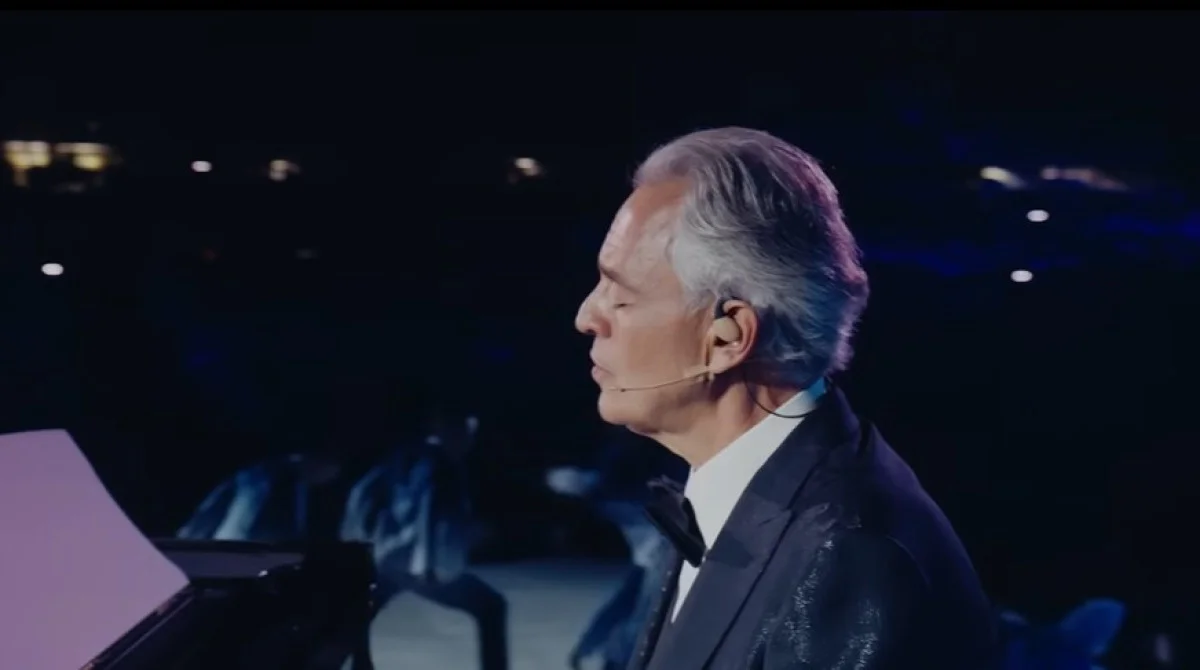 النجم الإيطالي أندريا بوتشيلي يقدم حفلاً موسيقياً ضمن جولة Romanza في مدينة الفنون والثقافة بالعاصمة الإدارية الجديدة في مصر.