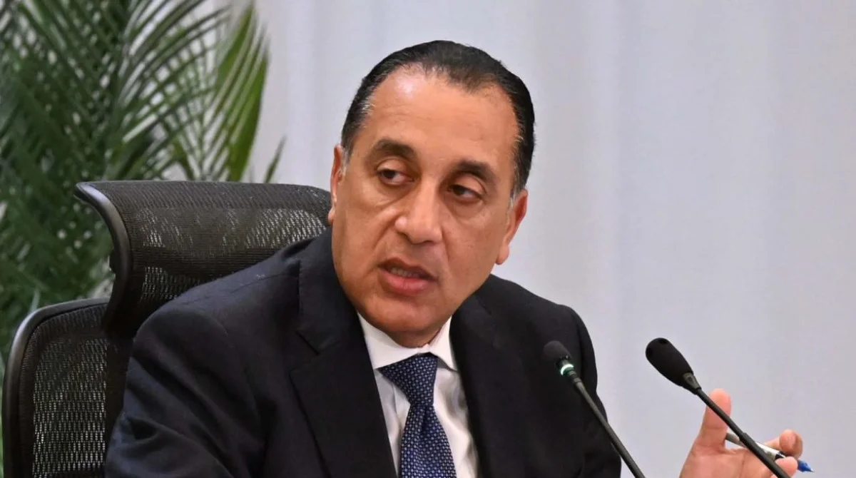 مدبولي يتفقد مصانع المنطقة الاستثمارية في بنها