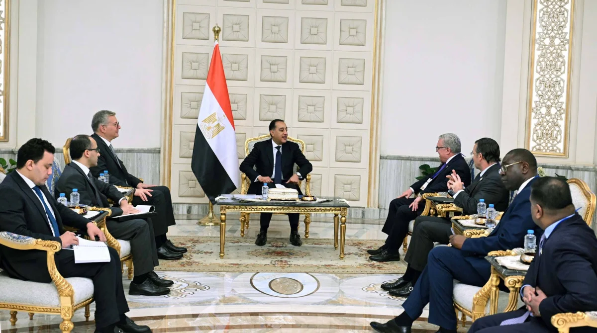 رئيس الوزراء خلال لقاء مع رئيس شركة شيفرون على هامش مؤتمر إيجيبس 2026 لمناقشة استثمارات الطاقة