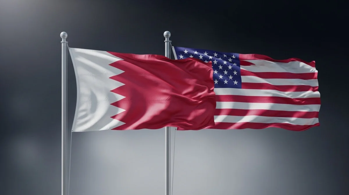 علم البحرين وعلم الولايات المتحدة معاً في تصميم يعكس العلاقات الدبلوماسية والتعاون الأمني بين البلدين