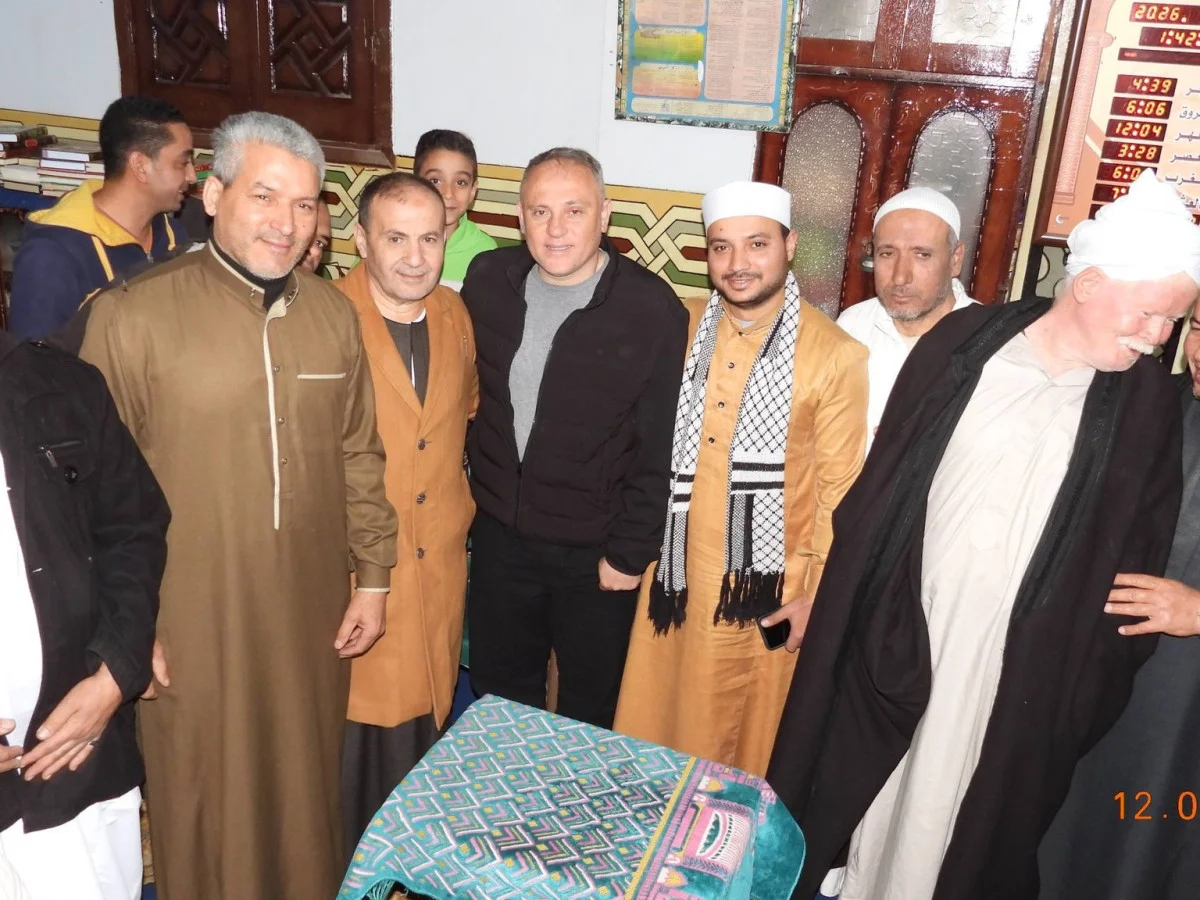 بالصور.. نجم الأهلي أسامة حسني يكرّم حفظة القرآن في قرية الغار مسقط رأسه بالشرقية