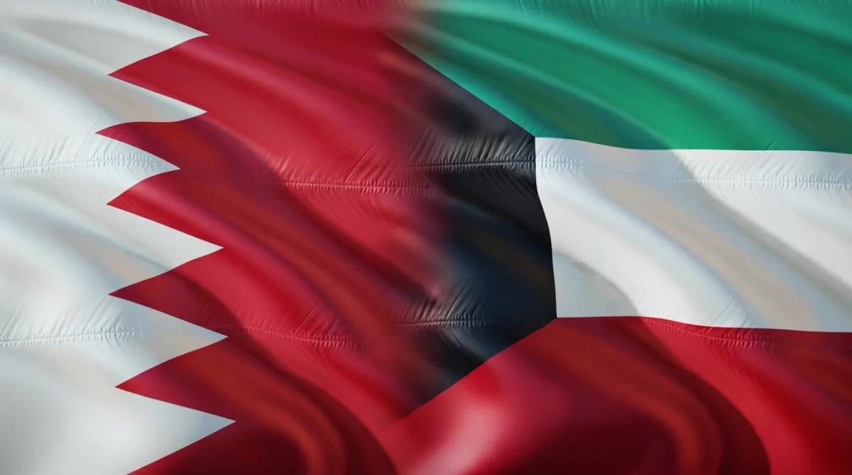 لقاء ملك البحرين مع وزير خارجية الكويت لمناقشة التوترات الإقليمية وتداعيات مضيق هرمز