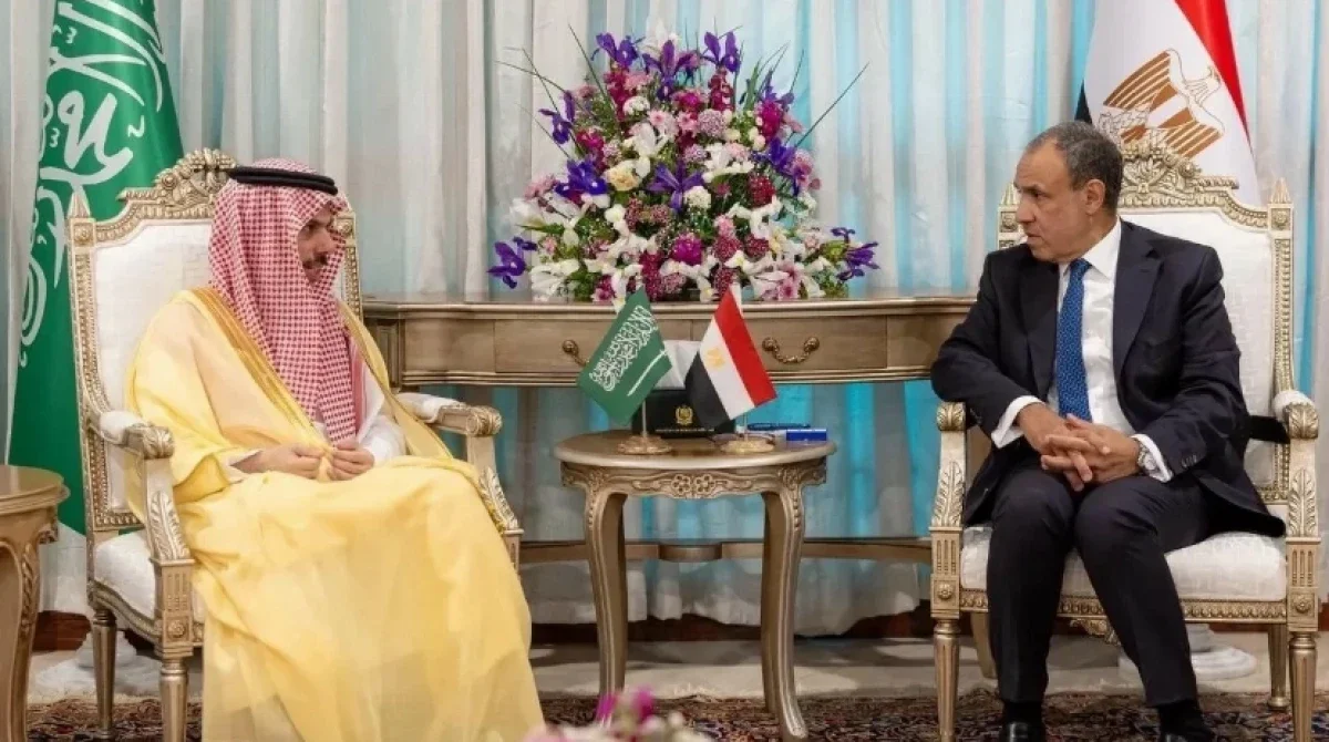 لقاء دبلوماسي رفيع المستوى يجمع وزراء خارجية لمناقشة تطورات الأوضاع الإقليمية